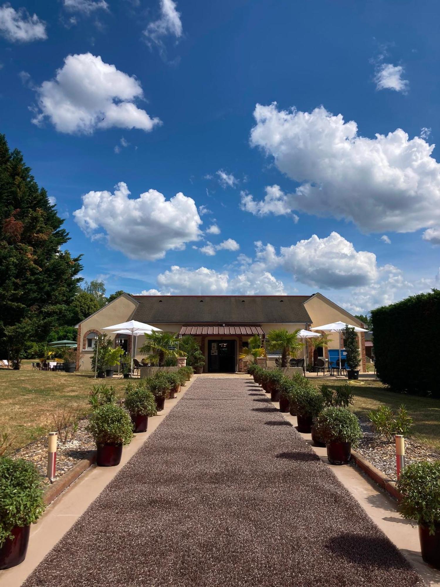 Hotel - Domaine De La Blanchardiere - Le Mans Changé Esterno foto